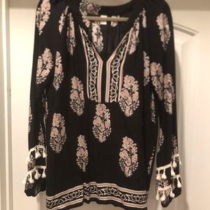 Cute boho top with fringe at cuffs